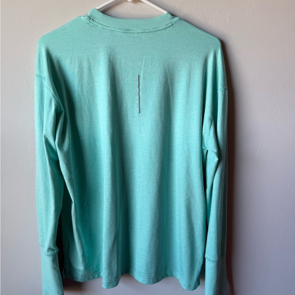 Nike Woman’s Running Long Sleeve Shirt w/ thumb holes - Picture 2 of 5